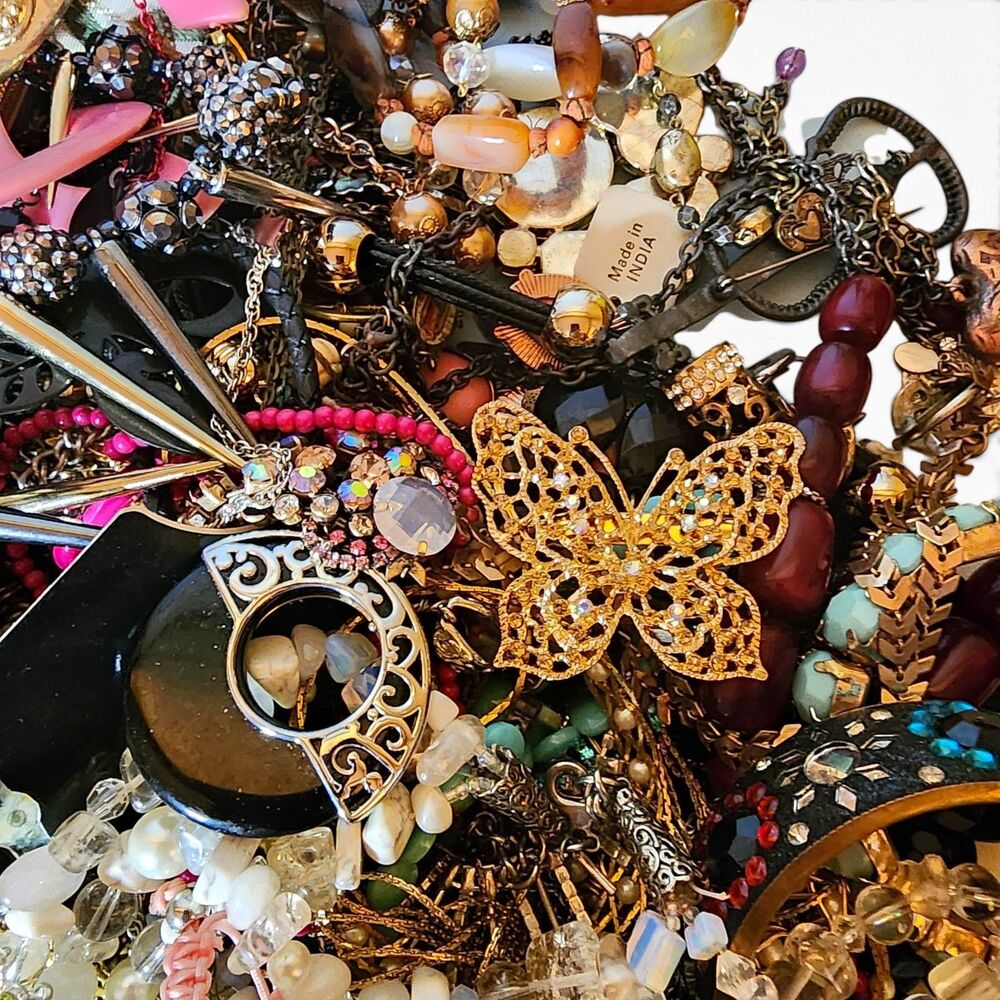 10 LB Unsorted Estate Costume Jewelry Lot Wearable Craft Repair Vintage to Now - Picture 4 of 10